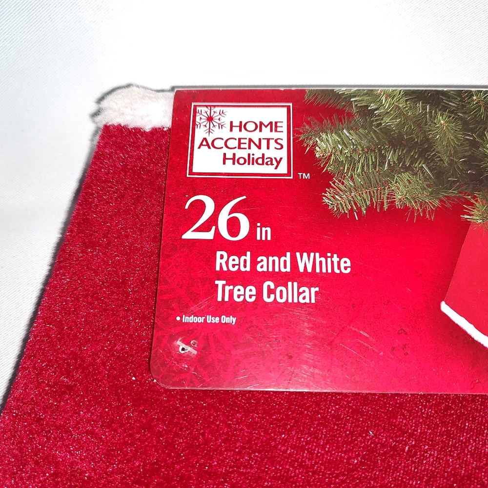 26 inch Red and White Tree Collar NWT Christmas Holiday Seasonal Decoration